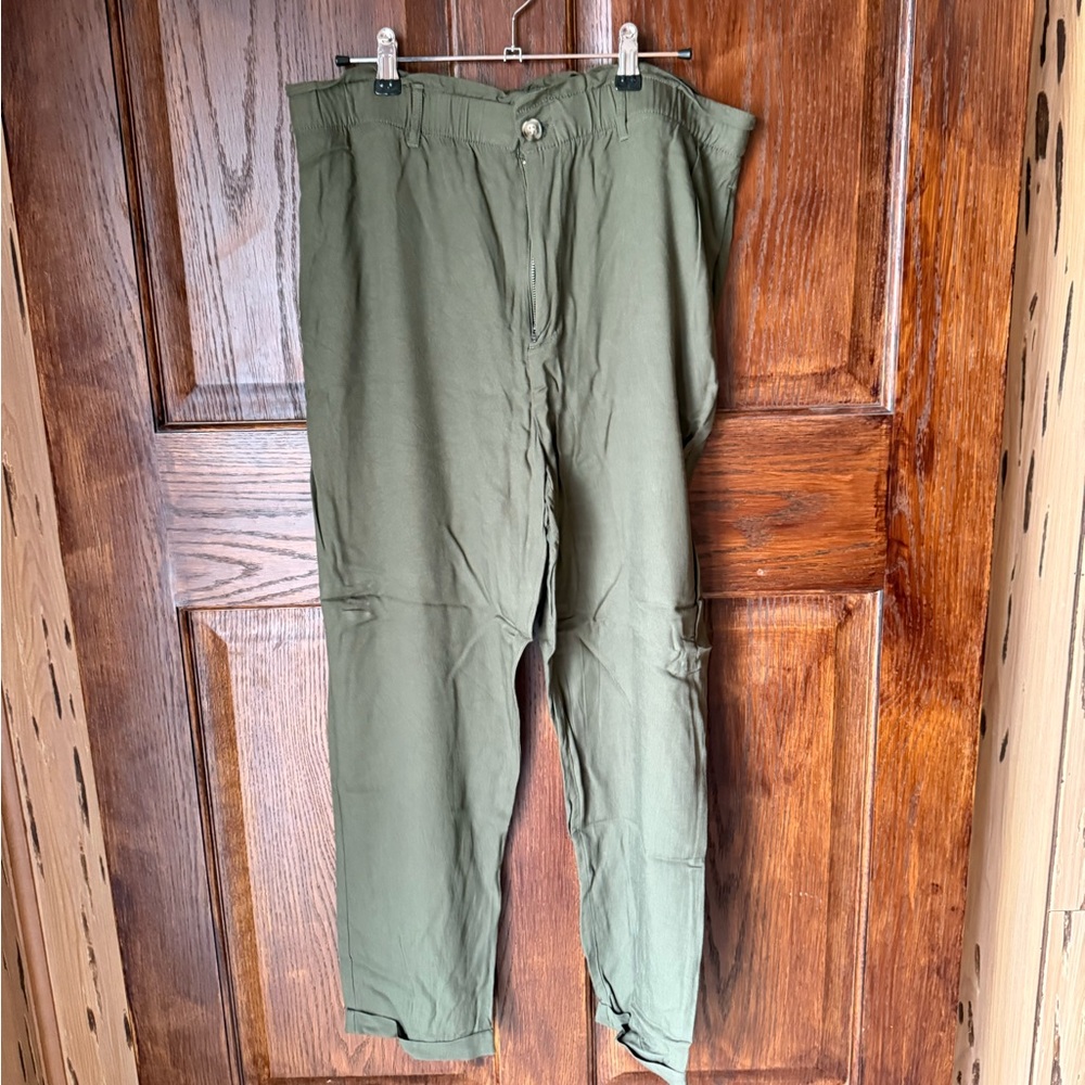 Express Women's Olive Cropped Pants